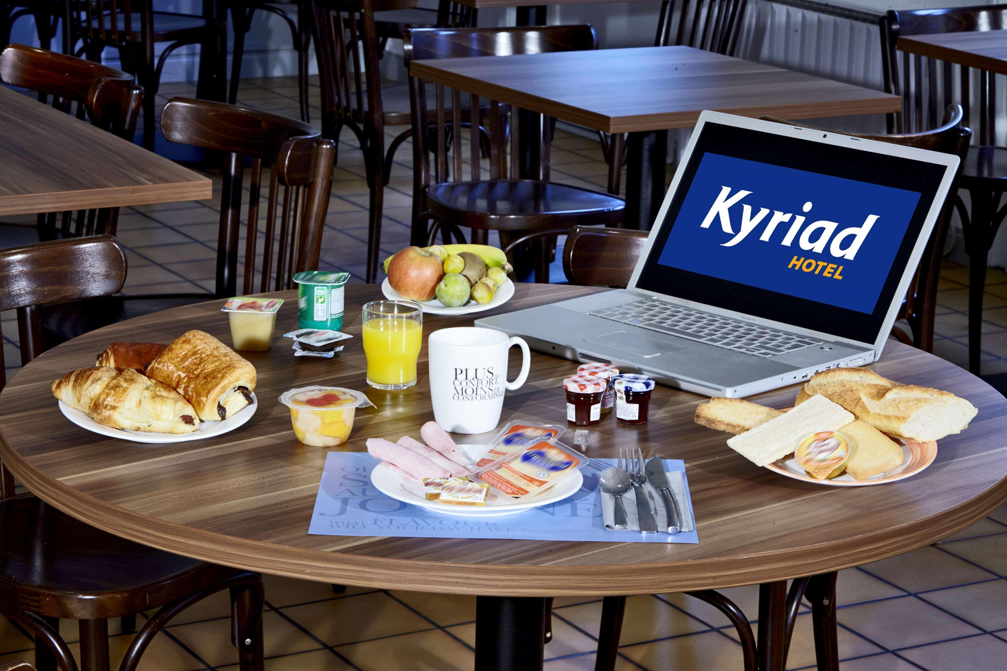 Kyriad Hotel Laval Лаваль Екстер'єр фото